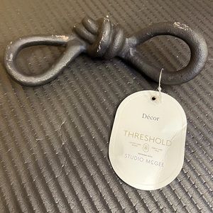 NEW Threshold Knott Decor